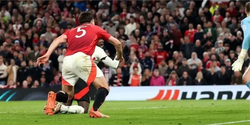 Áp lực từ số tiền chuyển nhượng khổng lồ của Harry Maguire